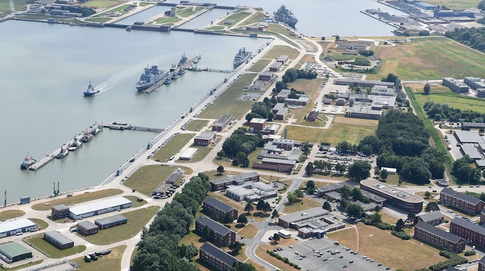 Auf einem Teil des Marinestützpunktes in Wilhelmshaven sollen neue Dienstgebäude entstehen. (Archivbild) / Foto: Carmen Jaspersen/dpa