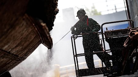 Das Recyclen von ausgemusterten Schiffen soll in Deutschland künftig gefördert werden. (Archivfoto) / Foto: Sina Schuldt/dpa