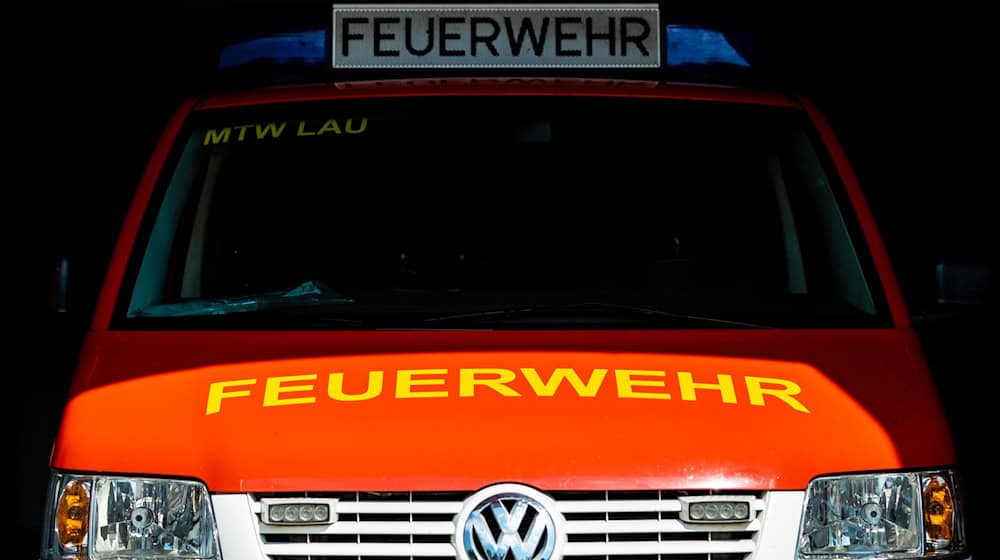 Bei der Freiwilligen Feuerwehr Talge übernehmen sogenannte Alarmnannys bei einem Einsatz die Betreuung von Kindern, damit Feuerwehrleute schnell ausrücken können. (Symbolbild)  / Foto: Moritz Frankenberg/dpa