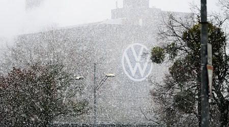 Trotz Krise führt VW unverändert die Liste der wirtschaftsstärksten Unternehmen in Niedersachsen an. / Foto: Alicia Windzio/dpa