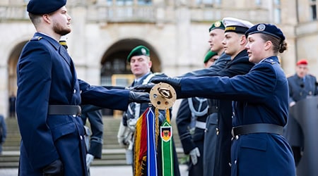 Rund 230 Soldaten haben gelobt, der Bundesrepublik treu zu dienen. / Foto: Michael Matthey/dpa