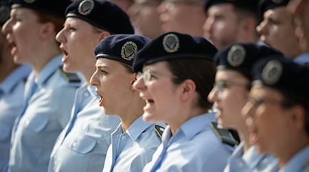 Die Soldaten, die in Hannover ihr Gelöbnis sprechen werden, sind in Niedersachsen, Bremen und Rheinland-Pfalz stationiert. (Archivbild) / Foto: Hannes P. Albert/dpa