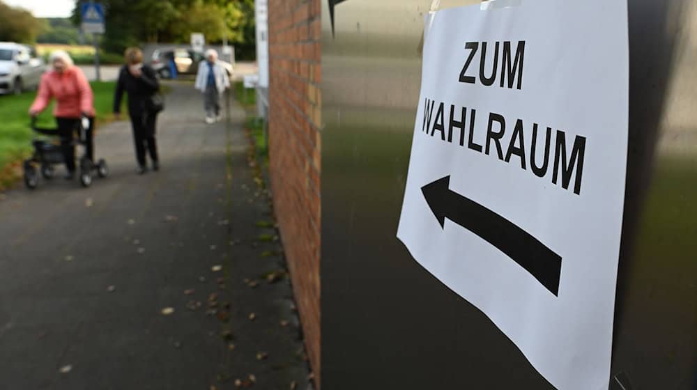 Vor der Bundestagswahl arbeiten Städte und Gemeinde bereits daran, Wahllokale anzumieten oder Wahlunterlagen zu beschaffen. (Archivbild) / Foto: Swen Pförtner/dpa