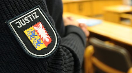 Prozess gegen Soldaten wegen Bandendiebstahls beginnt erneut