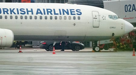 Wegen einer Geiselnahme war vor einem Jahr der Flugbetrieb am Hamburger Flughafen mehr als 20 Stunden unterbrochen. / Foto: Jonas Walzberg/dpa