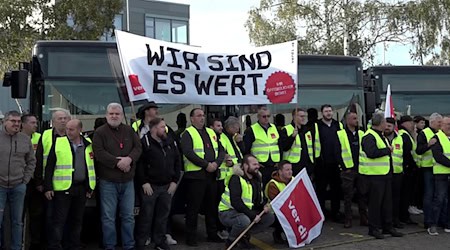 Wegen eines erneuten Warnstreiks stehen in der Region Hannover Busse von Regiobus still. / Foto: Frm/dpa