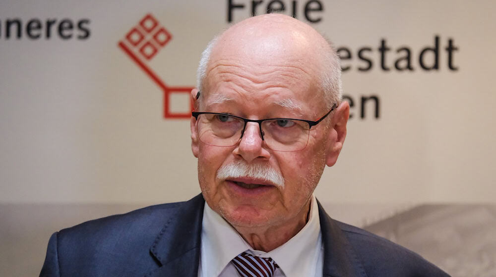 Bremens Innensenator Ulrich Mäurer (SPD) hat die Polizeipräsenz auf den Weihnachtsmärkten verstärkt.  / Foto: Focke Strangmann/dpa