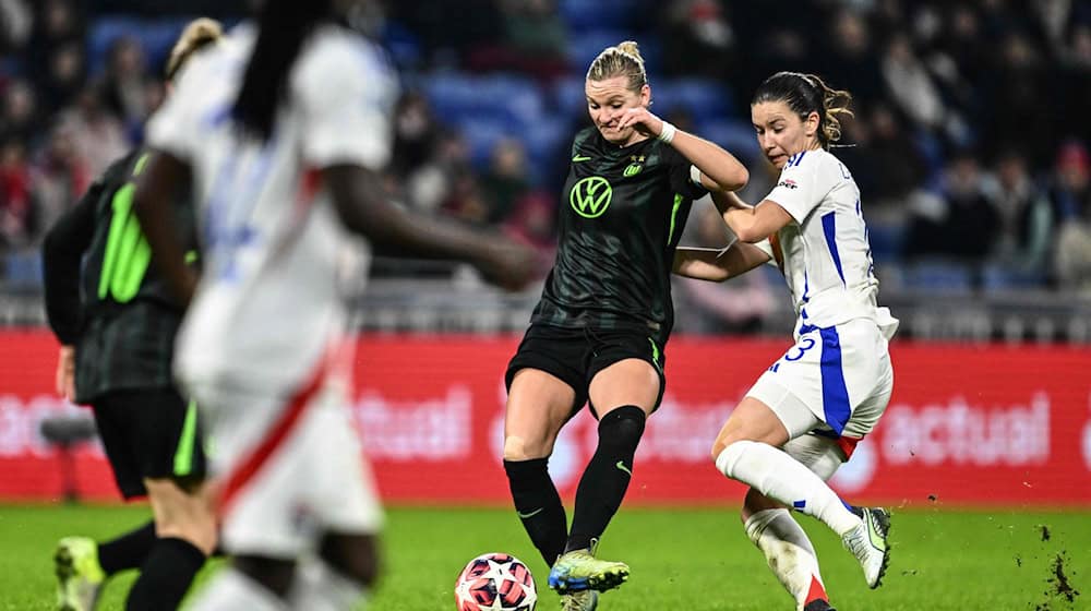 Alexandra Popp verliert mit Wolfsburg unglücklich in Lyon. / Foto: Jeff Pachoud/AFP/dpa