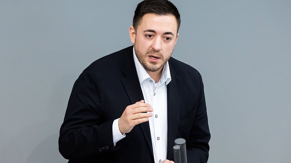 Gegen den SPD-Bundestagsabgeordneten Manuel Gava sind wegen Kokain-Konsums Ermittlungen der Staatsanwaltschaft eingeleitet worden. (Archivbild)  / Foto: Christoph Soeder/dpa