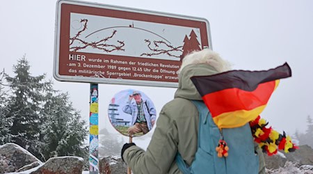 Seit dem 3. Dezember 1989 ist der zuvor gesperrte Brockengipfel im Harz wieder für alle offen. An dieses Ereignis erinnert der Harzklub jedes Jahr mit einer Sternwanderung auf den 1141 Meter hohen Gipfel.  / Foto: Matthias Bein/dpa