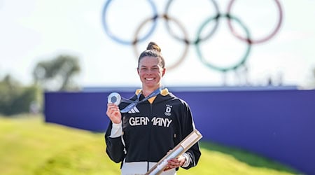 Golferin Esther Henseleit gewann bei den Olympischen Spielen in Paris überraschend die Silbermedaille. / Foto: Jan Woitas/dpa