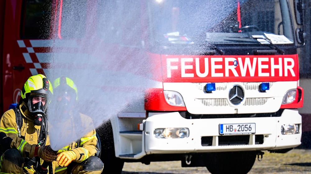 Die Feuerwehr warnt vor einer großen Rauchwolke in Bremen. (Archivfoto) / Foto: Sina Schuldt/dpa