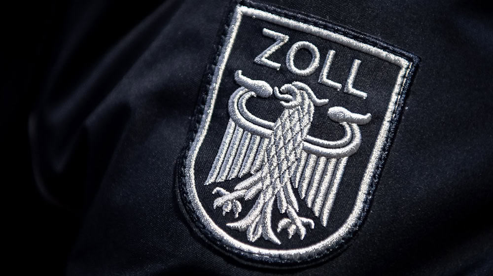 Bei Durchsuchungen in Bremen fanden Ermittler mehr als 700.000 unversteuerter Zigaretten. (Symbolbild)  / Foto: Sina Schuldt/dpa