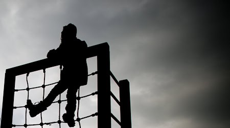 Kinder und Jugendliche unter 18 Jahren sind in Niedersachsen laut Statistischem Landesamt übermäßig von Armut gefährdet. (Symbolbild) / Foto: Julian Stratenschulte/dpa