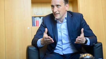 CDU-Chef Sebastian Lechner würde die Europapolitik in der Staatskanzlei ansiedeln. (Archivbild) / Foto: Julian Stratenschulte/dpa