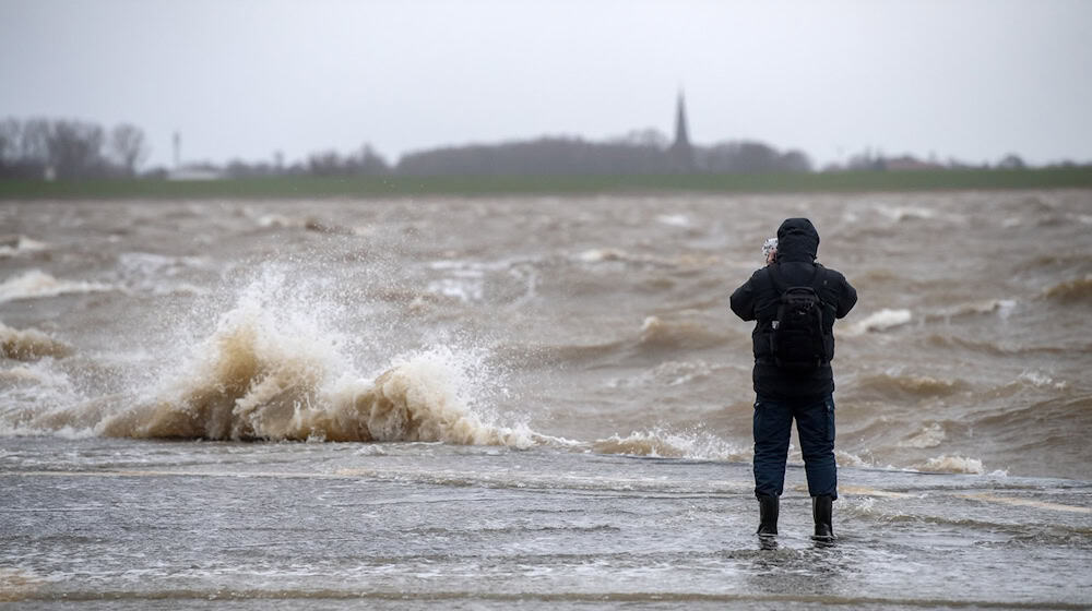 Bis zu zehnmal kommt es in der Regel pro Saison zu Sturmfluten an der Nordsee. (Archivbild) / Foto: Sina Schuldt/dpa