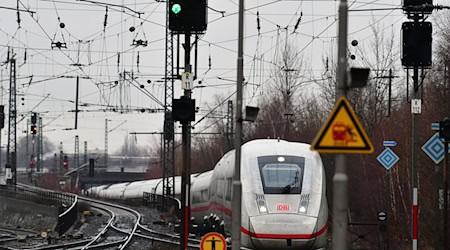 Eine Signalstörung sorgt für Probleme im ICE-Verkehr zwischen Hannover und Magdeburg. (Symbolfoto) / Foto: Soeren Stache/dpa