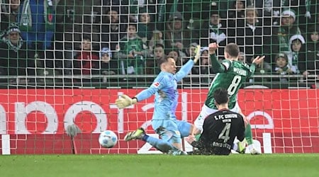 Mitchell Weiser (M) und Werder Bremen sind weiter auf Kurs. / Foto: Carmen Jaspersen/dpa