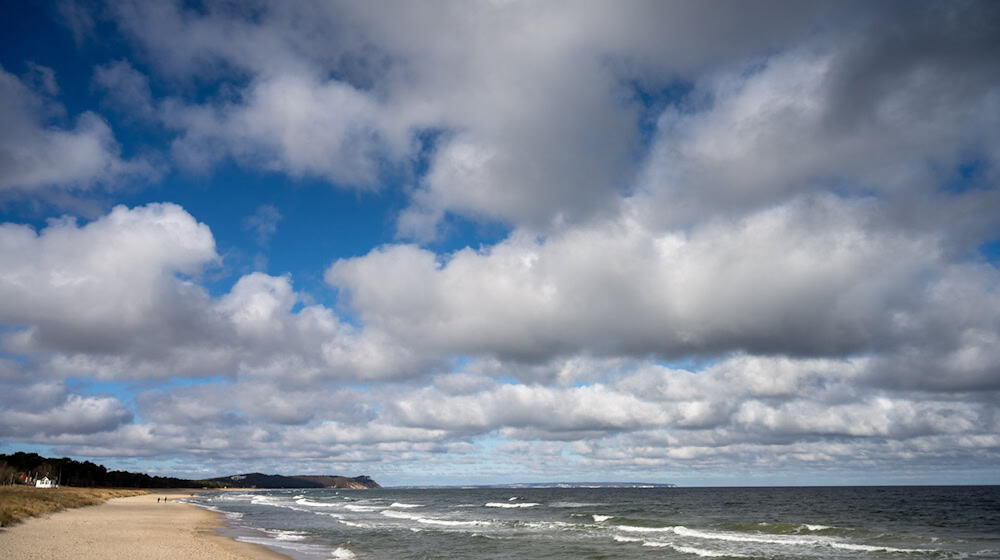 Wolken haben einen Einfluss darauf, wie warm das Klima auf der Erde ist. (Archivbild) / Foto: Stefan Sauer/dpa