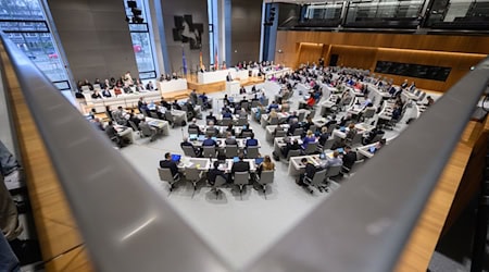 Die Politik steckt in einer Vertrauenskrise. Bei einer Befragung kommt die niedersächsische Landesregierung aber noch ganz gut weg. (Archivbild) / Foto: Julian Stratenschulte/dpa