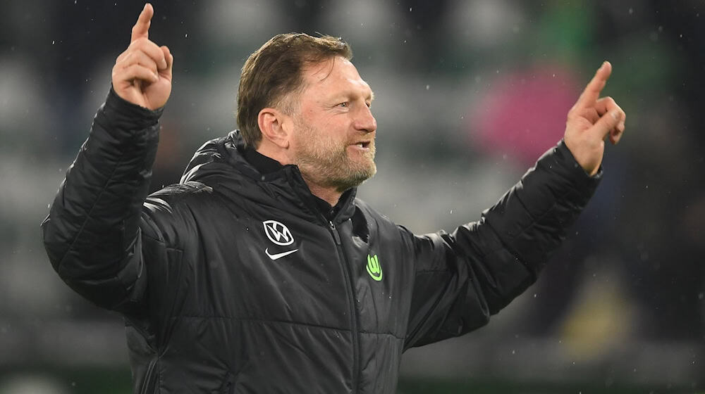 Freut sich auf Weihnachten zu Hause: Trainer Ralph Hasenhüttl vom VfL Wolfsburg. / Foto: Swen Pförtner/dpa