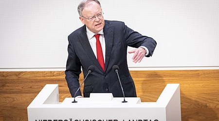 Ministerpräsident Weil sprach von einer «zermürbenden Auseinandersetzung» bei VW. / Foto: Moritz Frankenberg/dpa