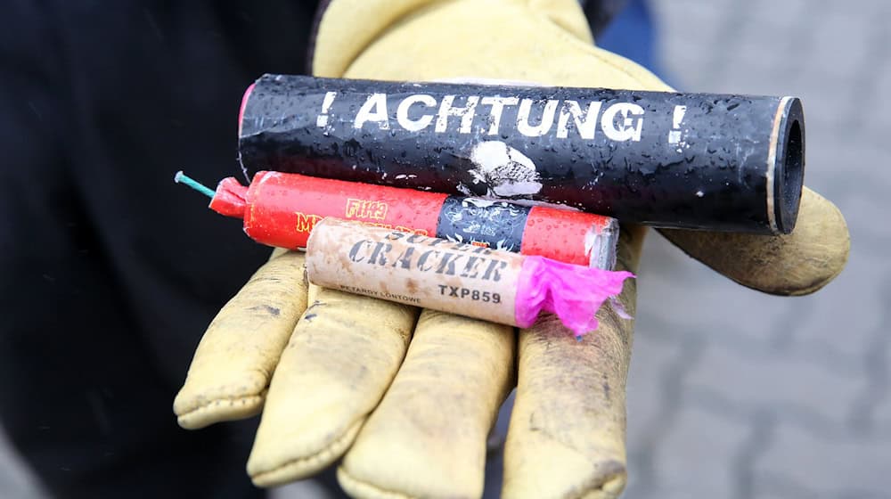 Tausende illegale Feuerwerkskörper spürte der Zoll in Hannover in Hunderten Paketen auf.  / Foto: picture alliance / Bodo Marks/dpa