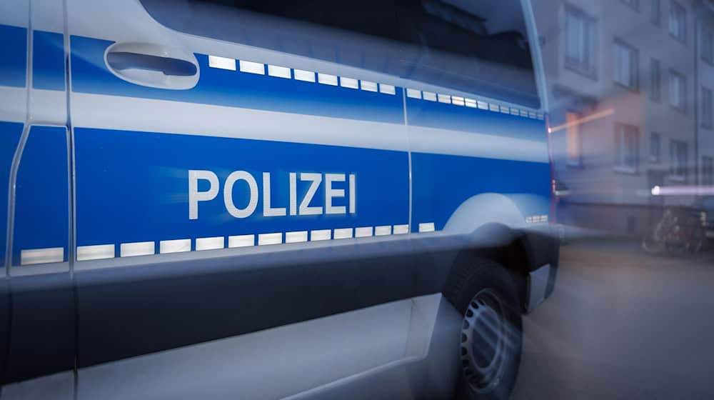 Die Polizei hat in Hannover ein Auto mit einem 15-Jährigen am Steuer gestoppt. (Symbolbild) / Foto: Friso Gentsch/dpa