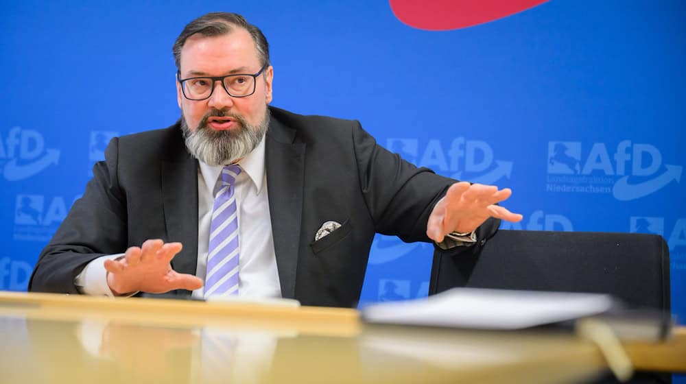 Wichmann führt seit knapp einem Jahr die AfD-Fraktion im niedersächsischen Landtag an. / Foto: Julian Stratenschulte/dpa