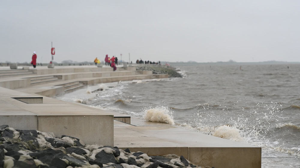 Wegen Sturmwarnungen wurde das Anbaden in Norddeich abgesagt. / Foto: Lars Penning/dpa