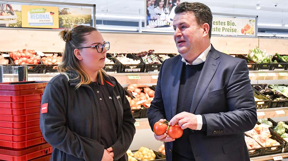 Arbeitsminister Heil spricht sich für eine frühe und individuelle Förderung von Schülerinnen und Schülern aus und für mehr Berufsorientierung an Schulen.  / Foto: Ella Wenzel/dpa