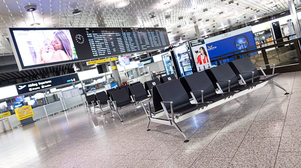 Auch der Flughafen in Hannover war am Freitag von Problemen betroffen. (Archivbild) / Foto: Moritz Frankenberg/dpa