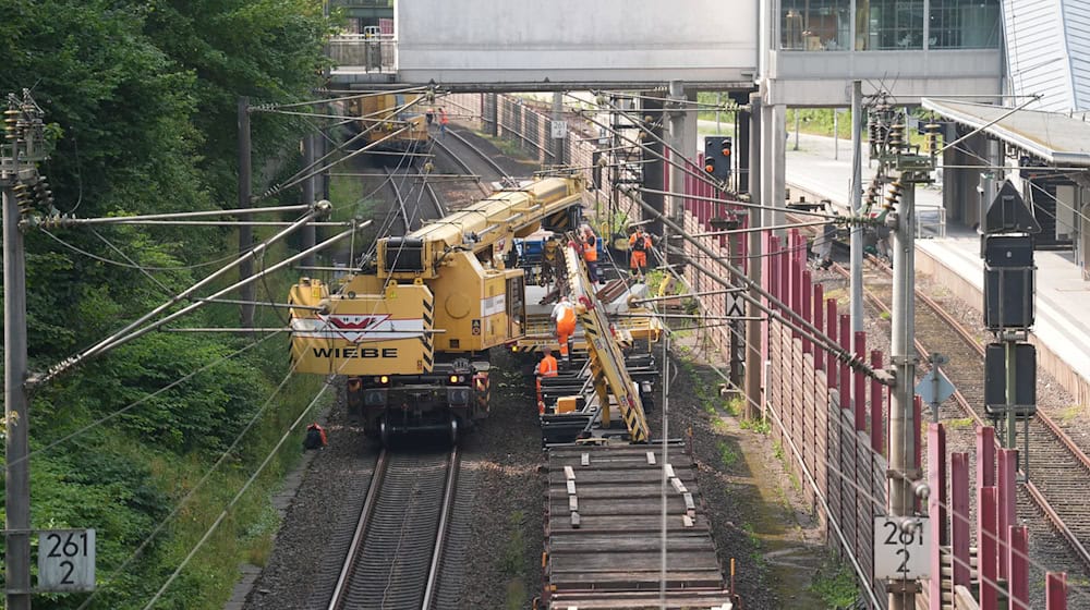 Bereits im vergangenen Jahr wurde an der Bahnstrecke zwischen Berlin und Hamburg gebaut. (Archivbild) / Foto: Marcus Brandt/dpa