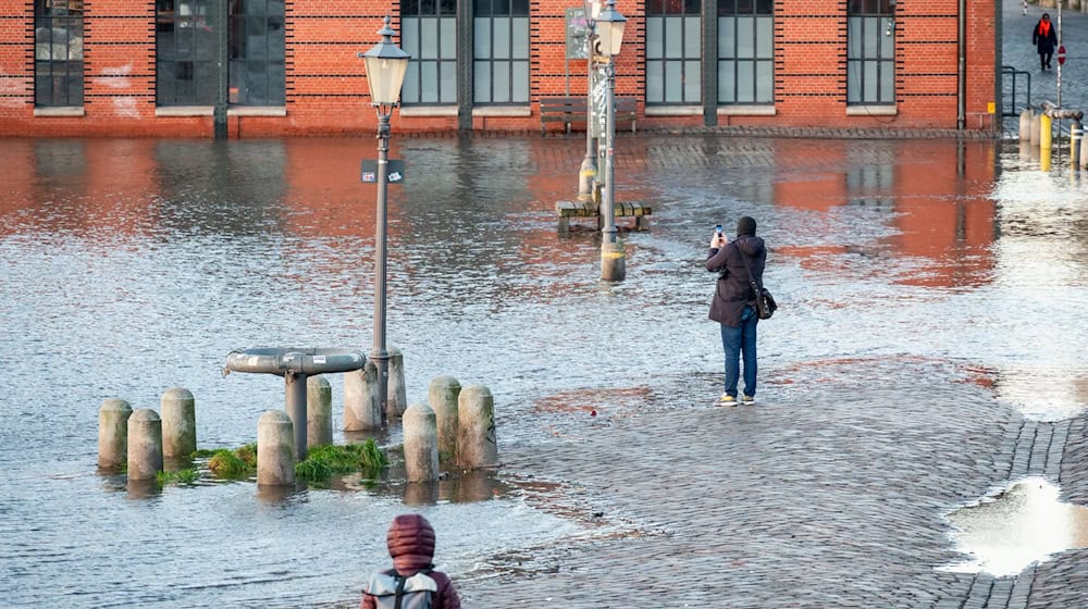 In den Wintermonaten gehören Sturmfluten in Norddeutschland zum Alltag.  / Foto: Jonas Walzberg/dpa