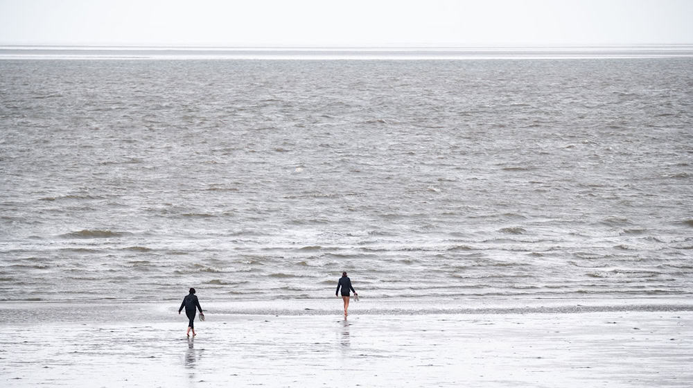 Das Bundesamt für Seeschifffahrt und Hydrographie hat für Nord- und Ostsee überdurchschnittlich hohe Temperaturen des Oberflächenwassers ermittelt. / Foto: Jonas Walzberg/dpa