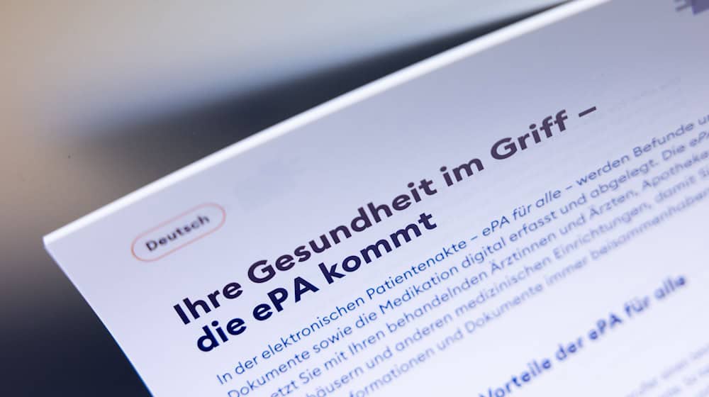 Die Krankenkassen müssen in den nächsten Tagen beginnen, für jeden Patienten, der nicht widersprochen hat, eine E-Akte anzulegen. (Symbolbild) / Foto: Rolf Vennenbernd/dpa-Pool/dpa