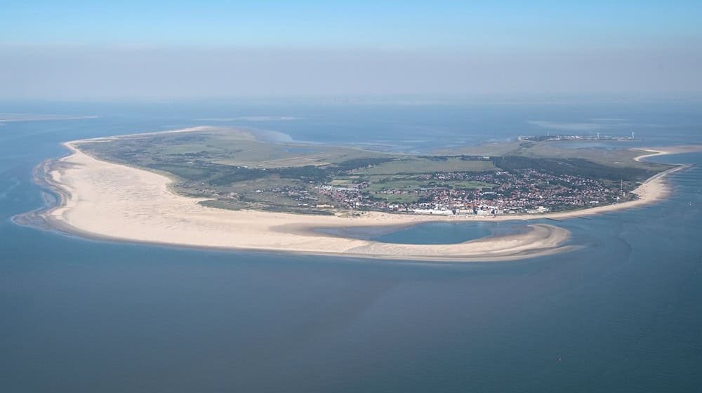 Auf der ostfriesischen Insel Borkum gab es zuletzt immer wieder Funde von Kokain-Paketen. (Archivbild)  / Foto: Sina Schuldt/dpa