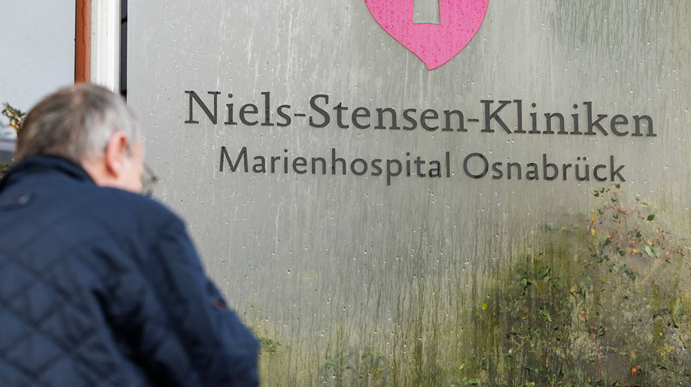 Der katholische Klinikverbund Niels-Stensen will künftig enger mit dem städtischen Klinikum Osnabrück kooperieren. (Archivbild) / Foto: Friso Gentsch/dpa