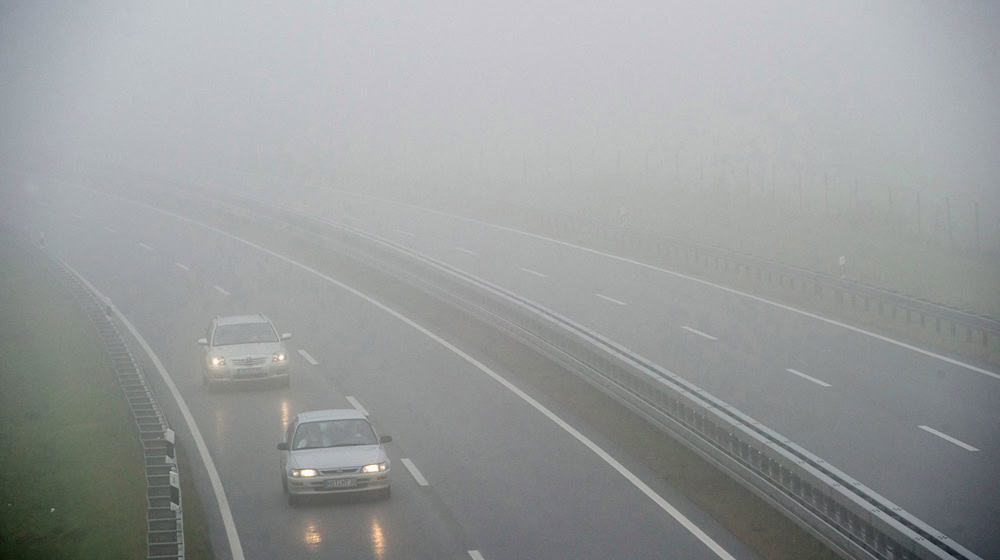 Dichter Nebel sorgt für schlechte Sichtverhältnisse in Norddeutschland. (Symbolbild) / Foto: picture alliance / ZB