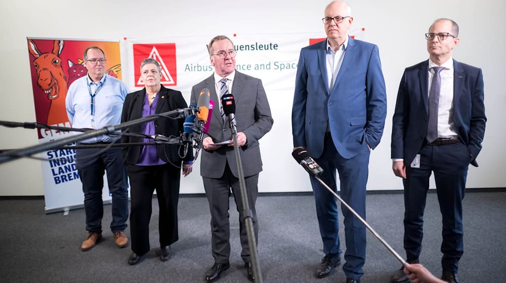 Der Verteidigungsminister unterstrich die Bedeutung des Bremer Standorts / Foto: Sina Schuldt/dpa