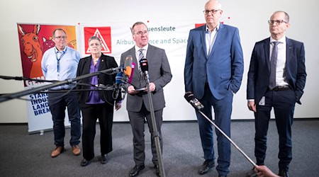 Der Verteidigungsminister unterstrich die Bedeutung des Bremer Standorts / Foto: Sina Schuldt/dpa