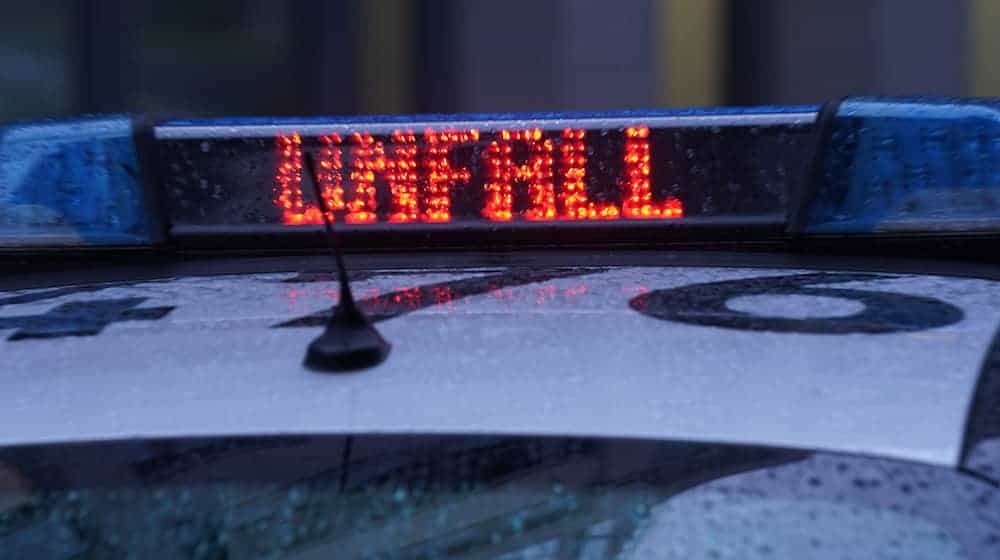 Nach einem Unfall mit anschließender Vollsperrung bildet sich auf der A7 ein Stau. (Symbolbild) / Foto: Marcus Brandt/dpa