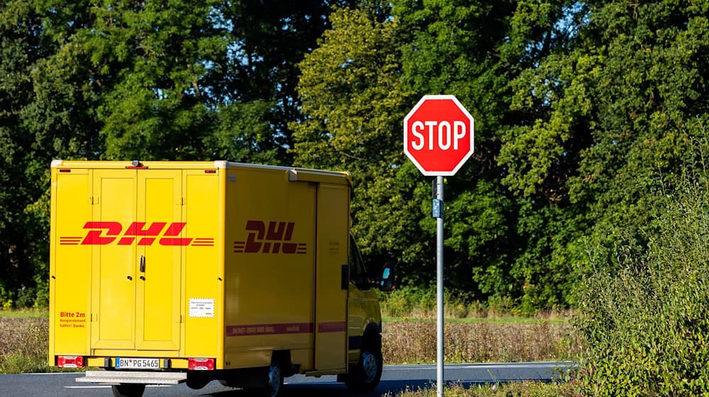 Die Gewerkschaft Verdi ruft i Tarifstreit mit der Post zu Warnstreiks in Niedersachsen und Bremen auf. (Archivbild) / Foto: Moritz Frankenberg/dpa