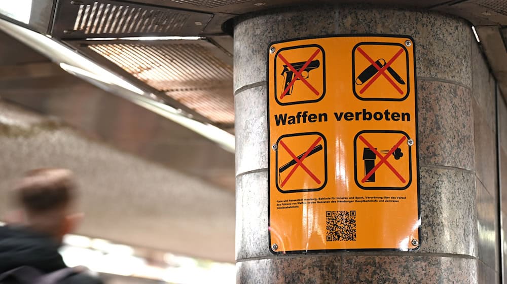 Die Bundespolizei hat ein Waffenverbot an den Hauptbahnhöfen in Hannover und Bremen verlängert. (Archivfoto) / Foto: Niklas Graeber/dpa