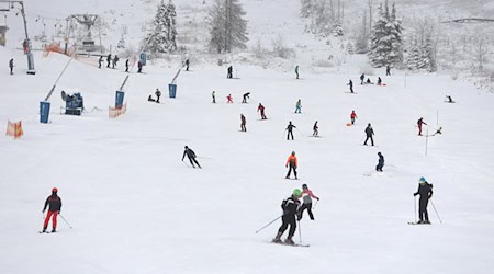 Viele Wintersportler sind am Samstag zum Skilaufen und Rodeln im Harz unterwegs gewesen. / Foto: Matthias Bein/dpa