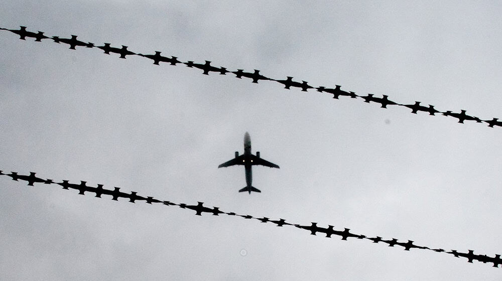 Maschine mit abgelehnten Asylbewerbern gestartet. (Symbolbild) / Foto: Julian Stratenschulte/dpa