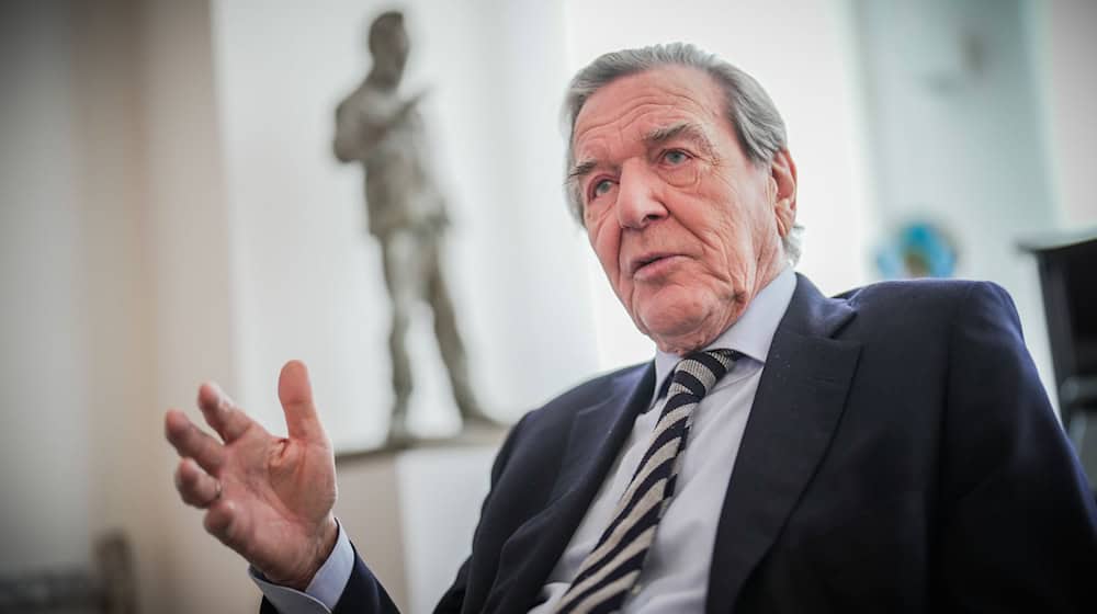 Ex-Kanzler Gerhard Schröder (SPD) hat sich wegen einer Burnout-Diagnose in klinische Behandlung begeben. / Foto: Michael Kappeler/dpa