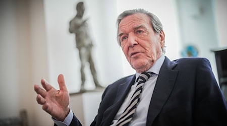 Ex-Kanzler Gerhard Schröder (SPD) hat sich wegen einer Burnout-Diagnose in klinische Behandlung begeben. / Foto: Michael Kappeler/dpa