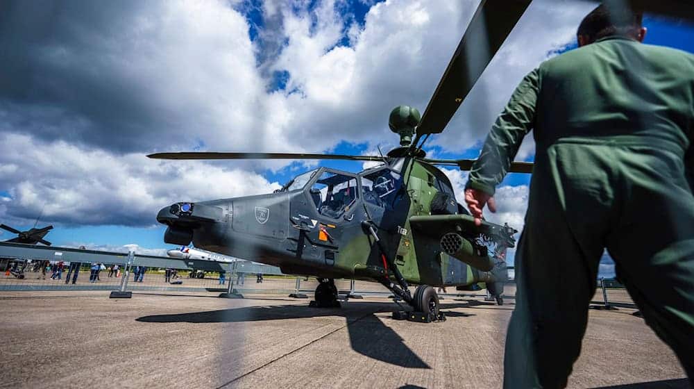 Bundeswehr-Kampfhubschrauber vom Typ Tiger. In der zehnten und elften Kalenderwoche sind Kampfhubschrauber über Hessen unterwegs. (Archivbild) / Foto: Andreas Arnold/dpa