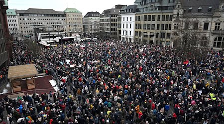 Das Bündnis «Laut gegen Rechts» ruft erneut zu einer Kundgebung auf. (Archivfoto) / Foto: Carmen Jaspersen/dpa